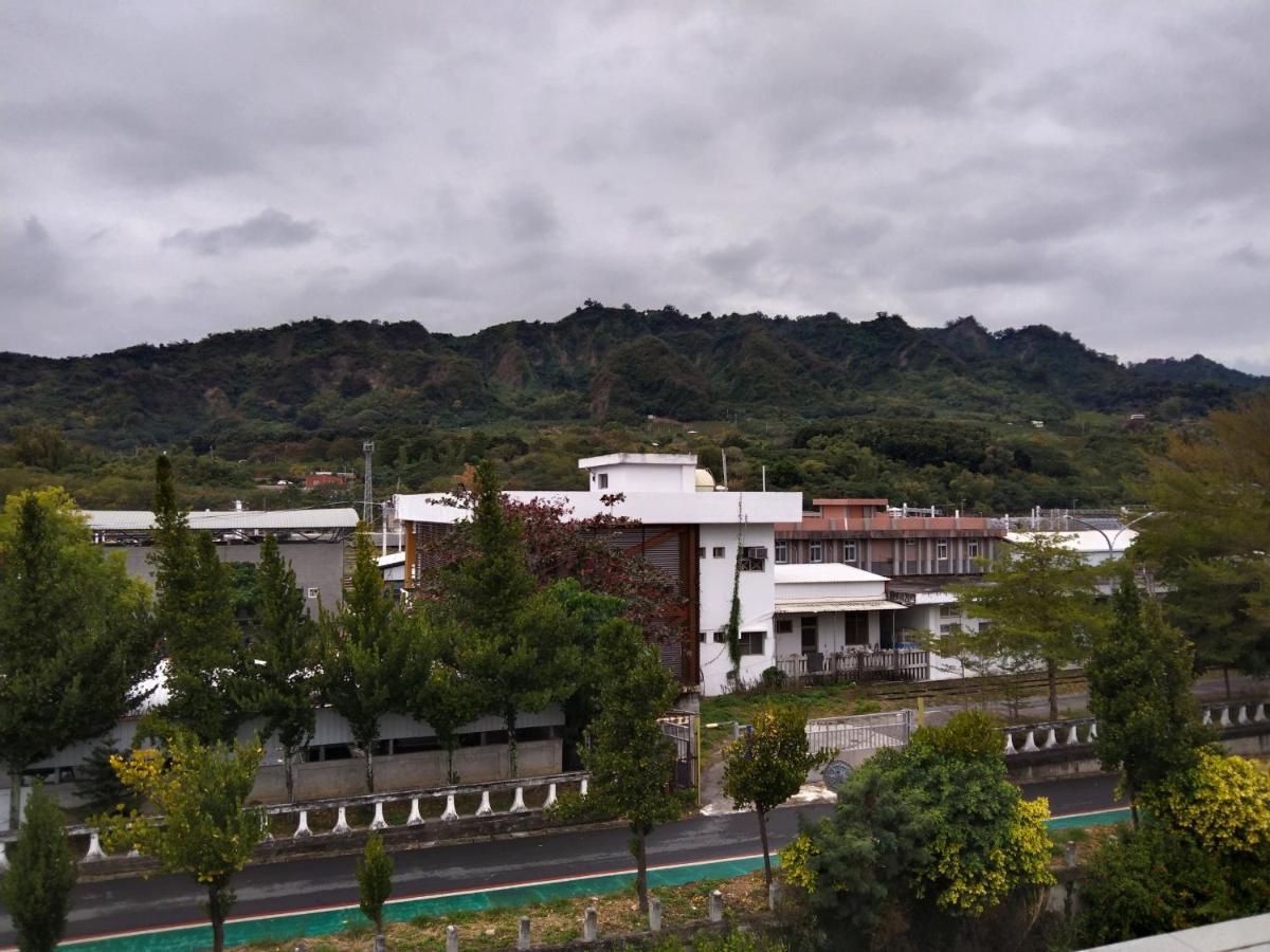 臺東火車站 黎亞兒民宿liyar House 青旅客棧 T'ai-tung Extérieur photo